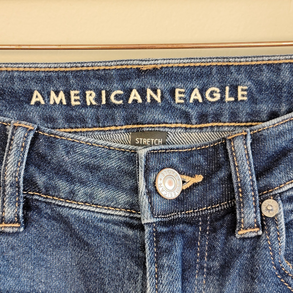 American Eagle Mom Jeans Hi Rise Medium Blue Wash Stretch Relaxed Fit AE 4 Long - Picture 3 of 12